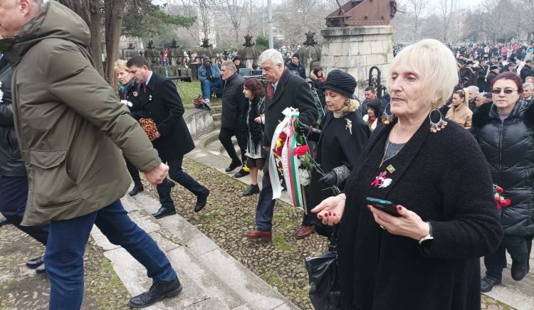БСП-Плевен и БСП-Сливен отбелязаха националния празник на България 