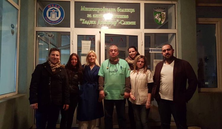 Младите социалисти от Сливен поздравиха за Баба Марта дежурните екипи на Бърза помощ