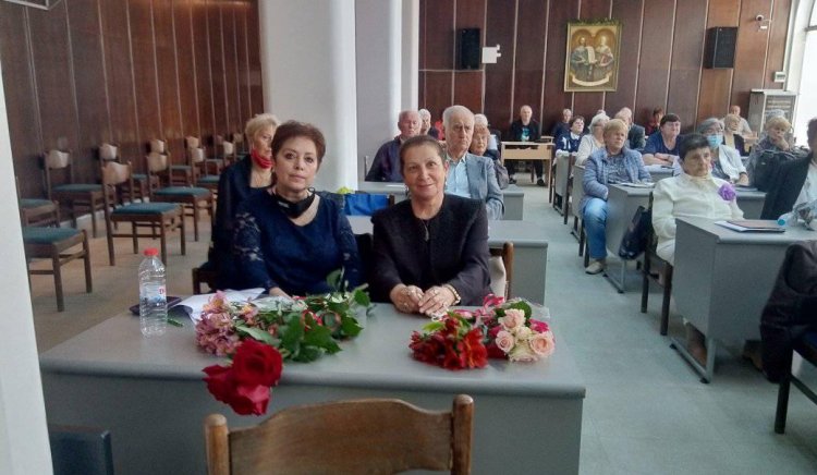 Соня Келеведжиева беше гост на извънредната изборна конференция на Съюз на пенсионерите - 2004 ОБЕДИНЕНИ